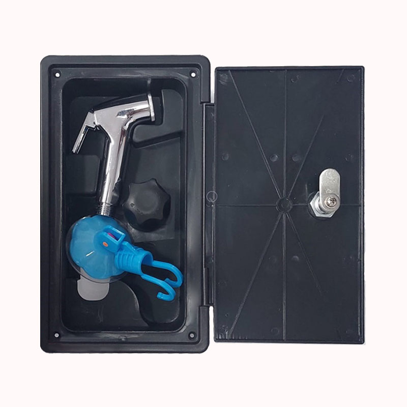 מקלחת חצונית לקרוואן שחור 1